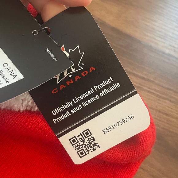 BRAND NEW boy girl youth nike team canada hockey pom pom winter beanie toque - Picture 4 of 4